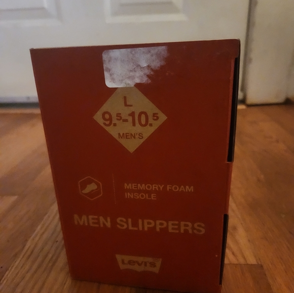 🔮 [3/$30] Levi's Slippers - Picture 9 of 9